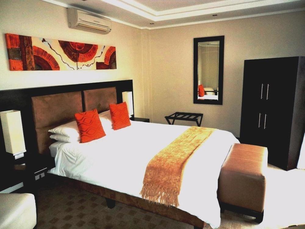 Hotel Urban Chic Boutique & Cafe 4*