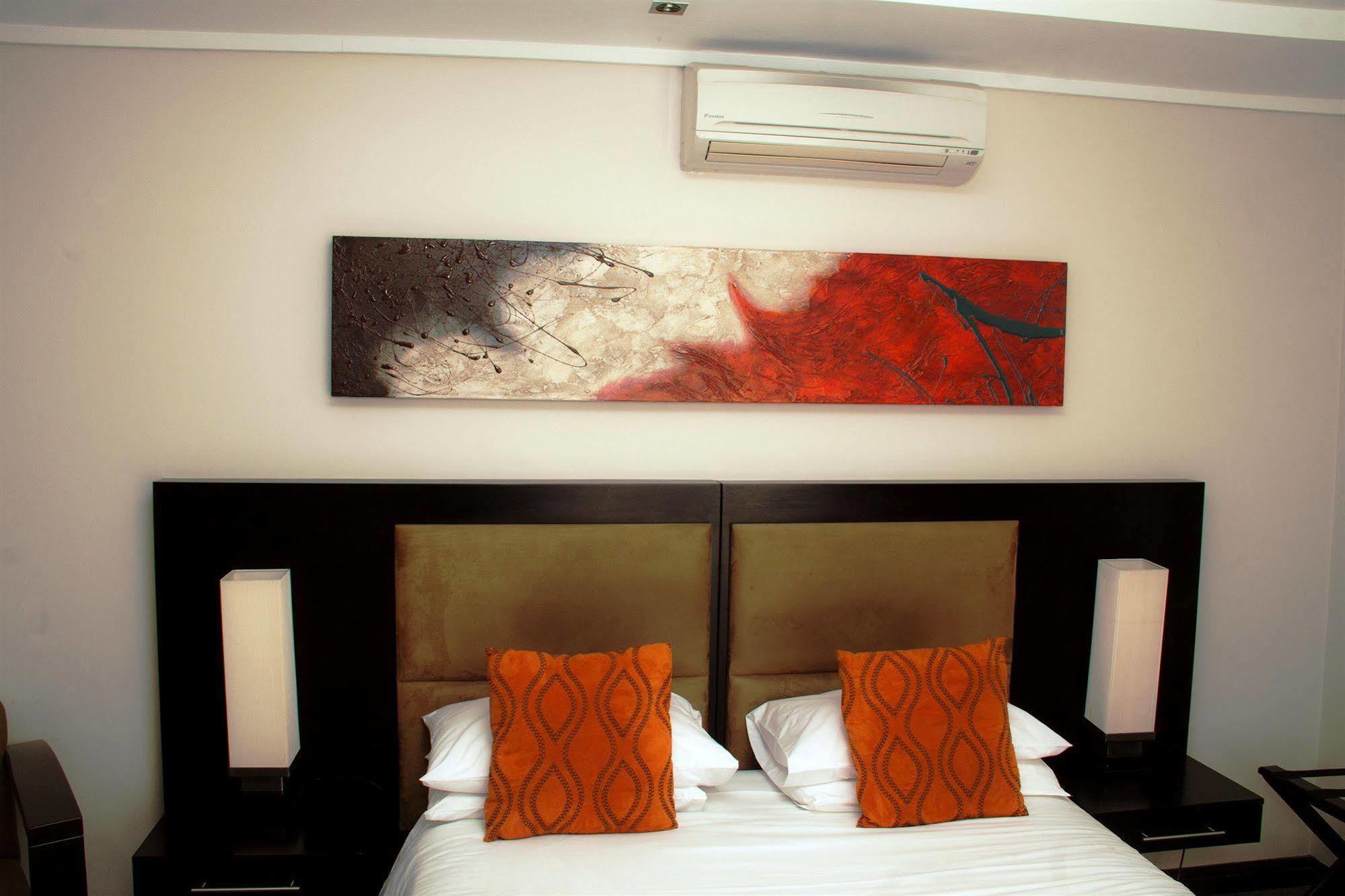 Urban Chic Boutique & Cafe Hotel