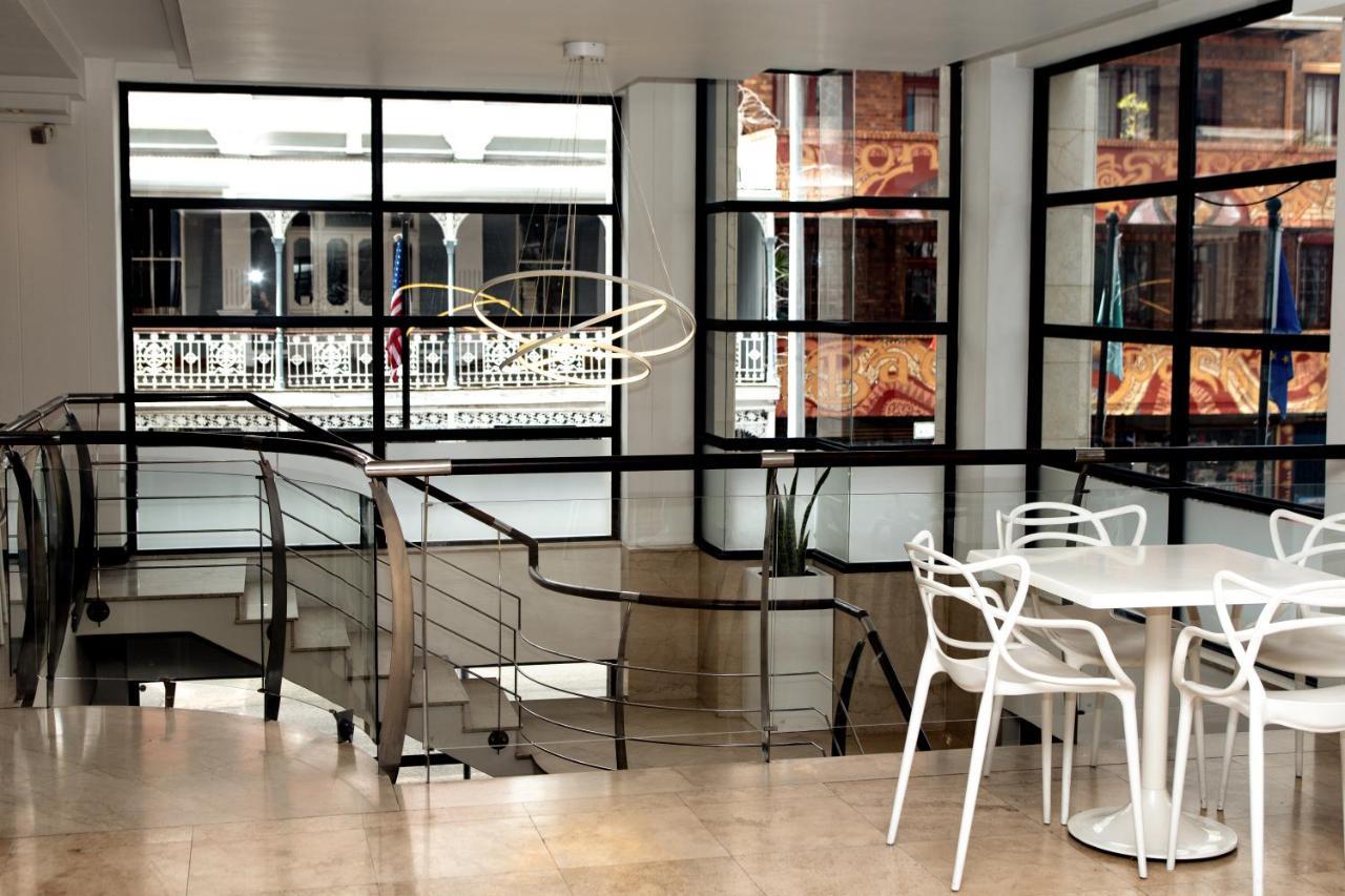 Urban Chic Boutique & Cafe Hotel