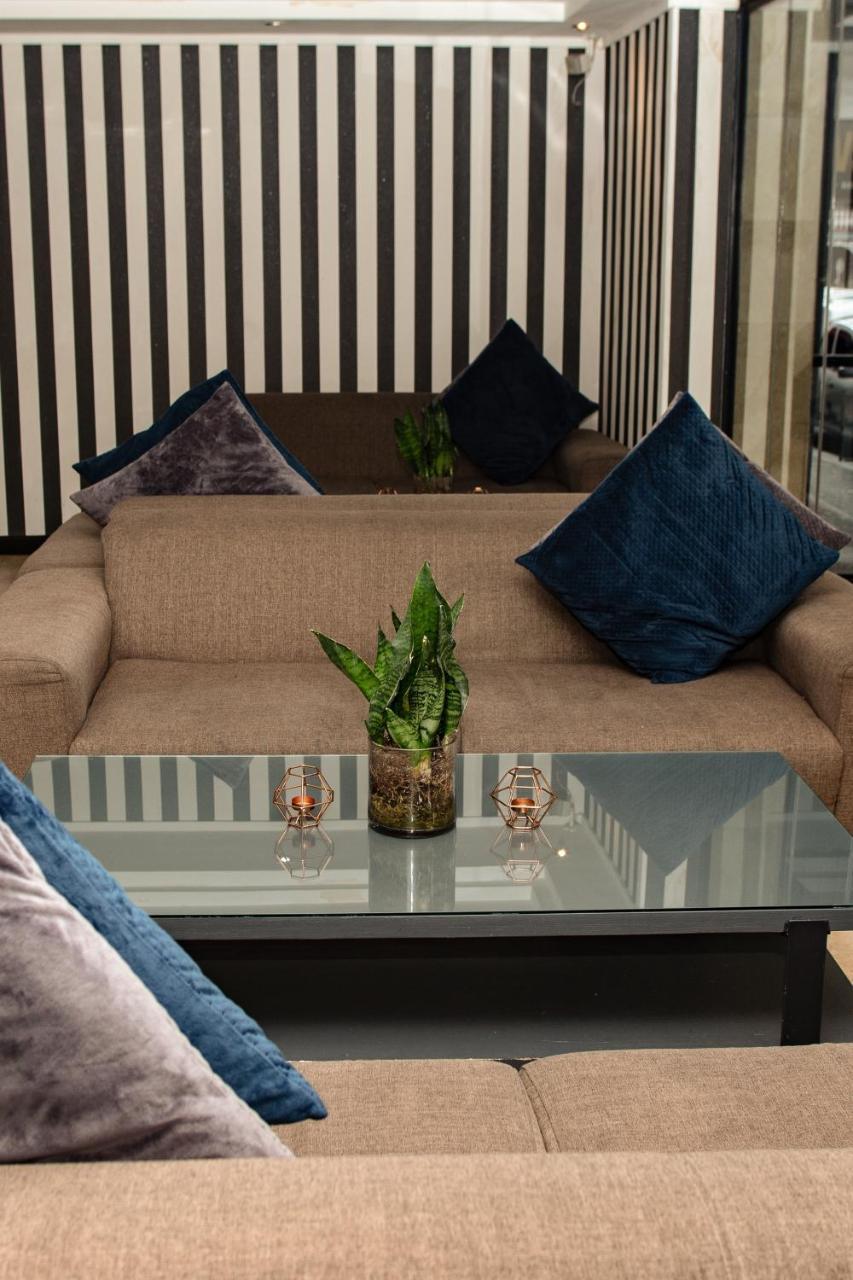 Urban Chic Boutique & Cafe Hotel 4*