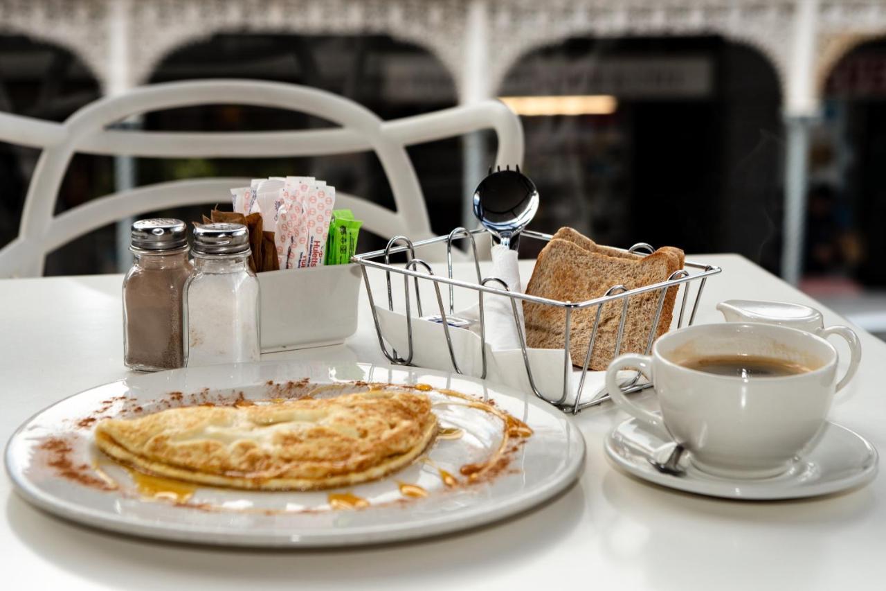 Urban Chic Boutique & Cafe 4*